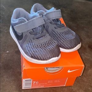 Nike boys size 7 shoes